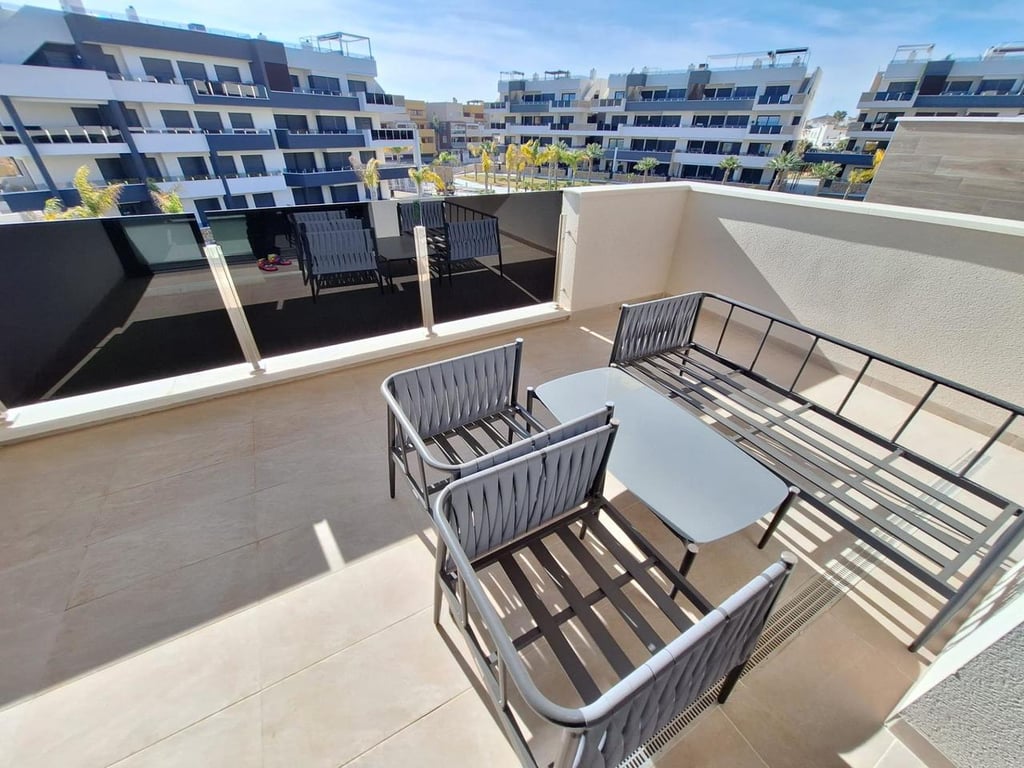 Apartment in Dehesa de Campoamor - Image 3