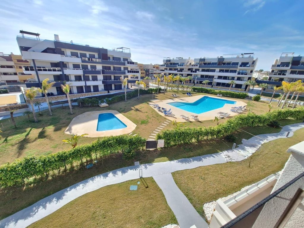 Apartment in Dehesa de Campoamor - Image 2