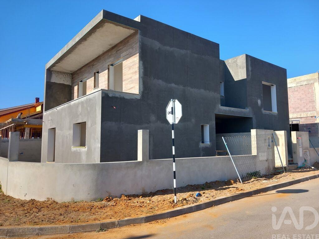 House in Fernao Ferro - Image 3