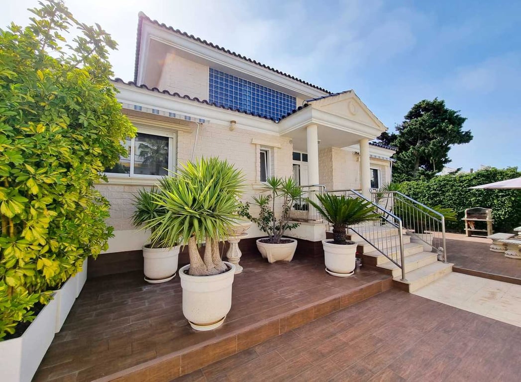 Villa in Torrelamata - Image 2