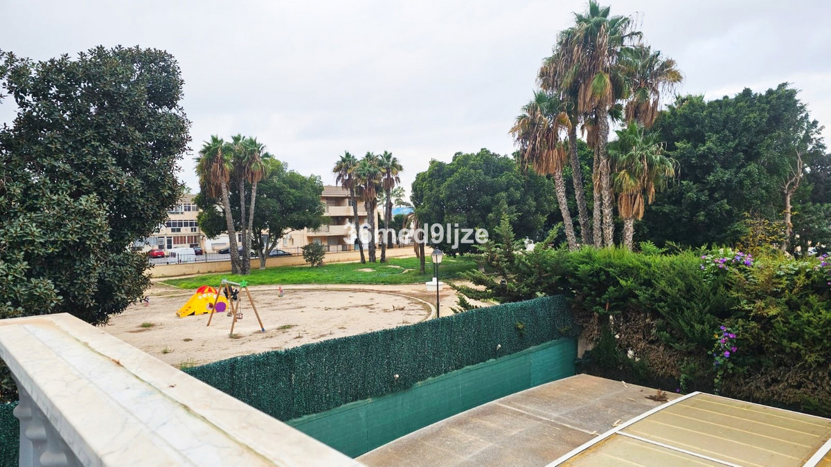 Villa in Los Alcazares - Image 2