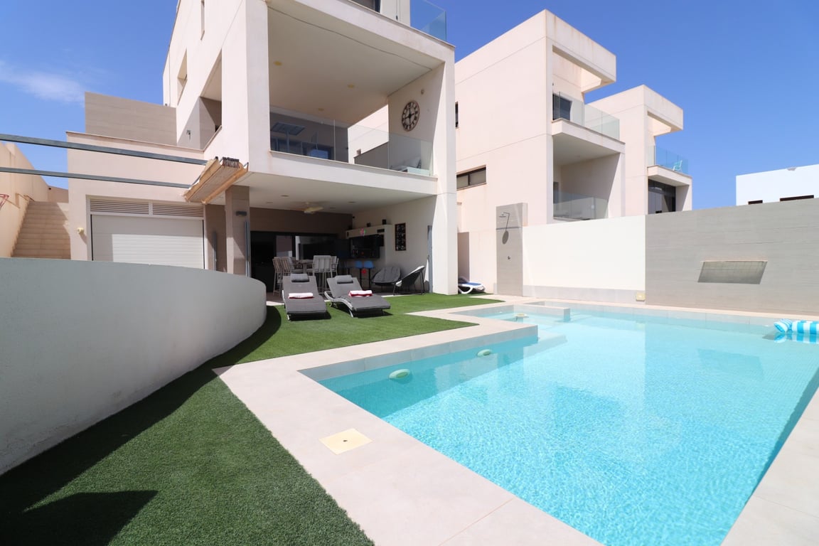 Villa in Benijofar