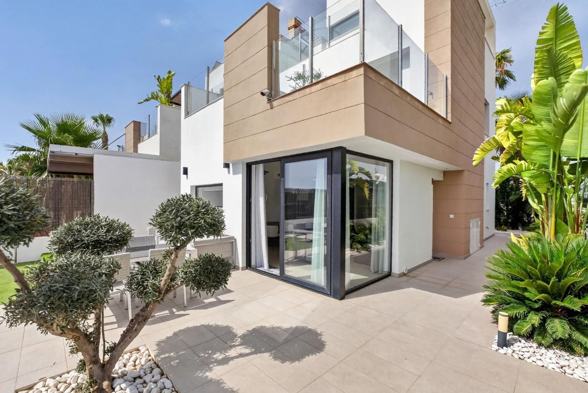 Villa in Guardamar del Segura - Image 2