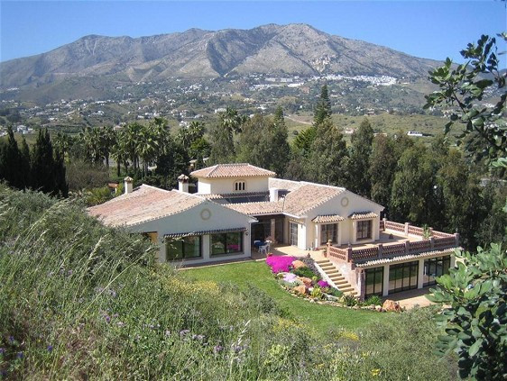 Villa in Mijas Costa - Image 2