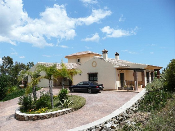 Villa in Mijas Costa - Image 3