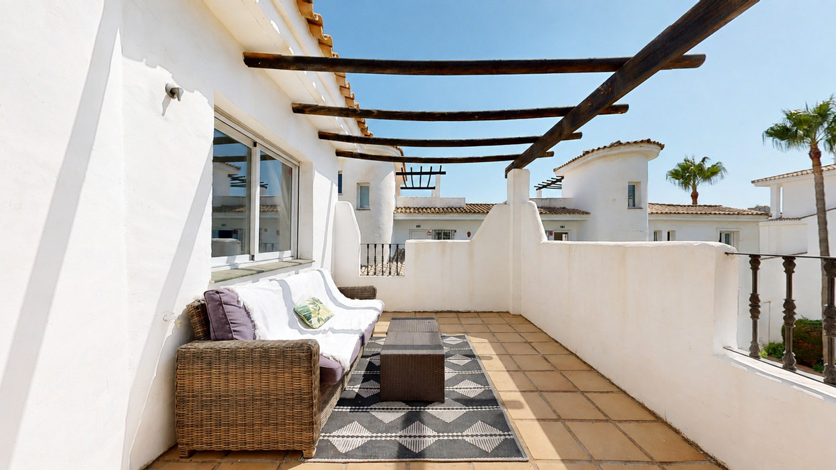 Apartment in Nueva Andalucia - Image 3