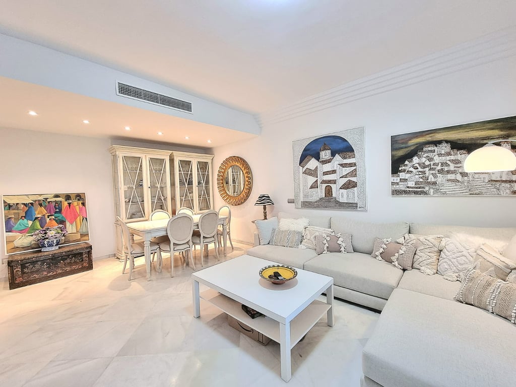 Apartment in Nueva Andalucia - Image 3