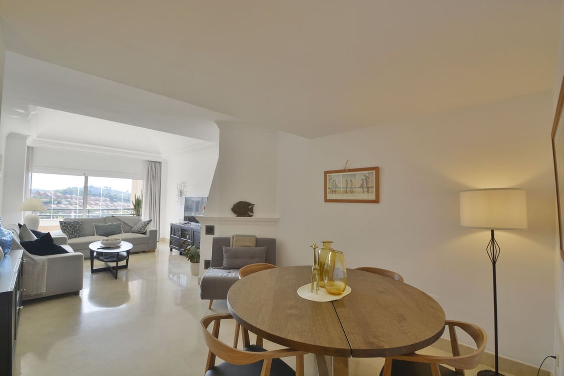 Apartment in Elviria - Image 3