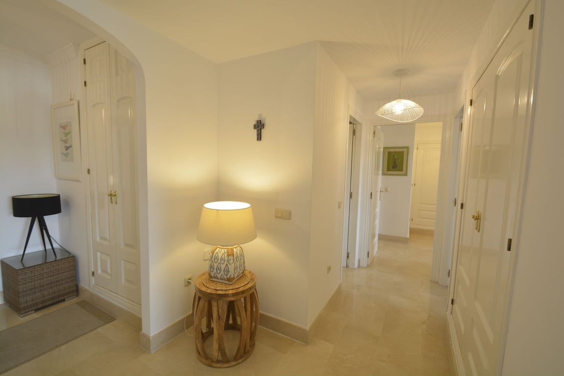 Apartment in Elviria - Image 2