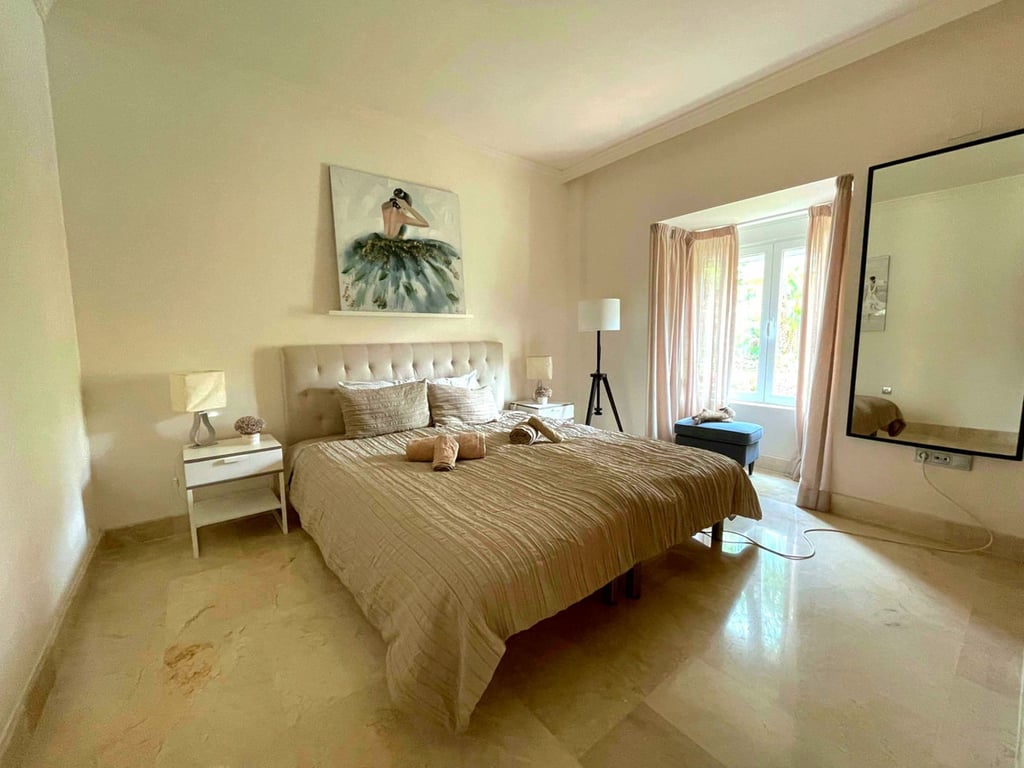Apartment in Nueva Andalucia - Image 2
