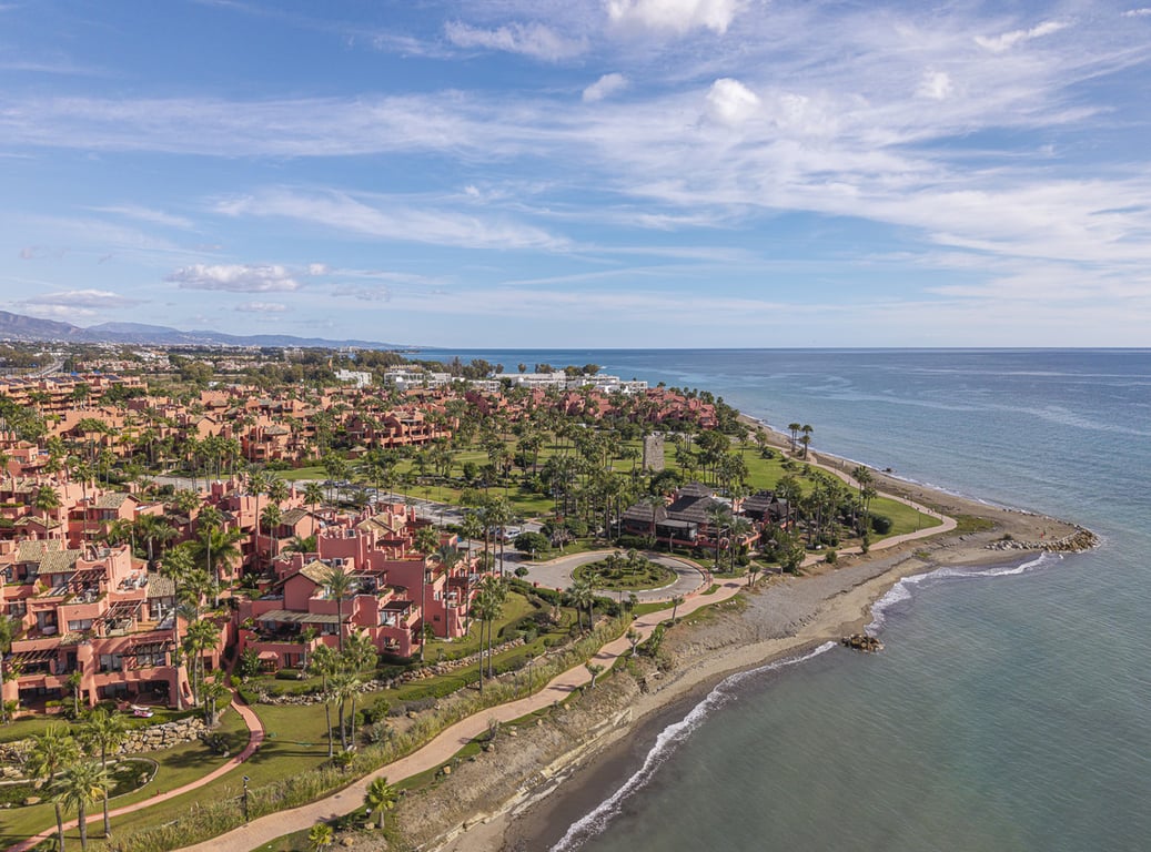 House in Estepona - Image 2
