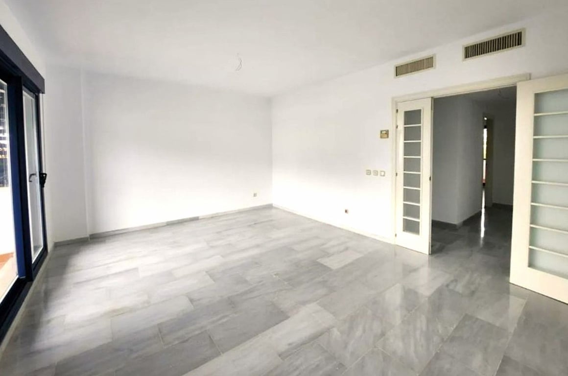 Penthouse in Estepona - Image 3