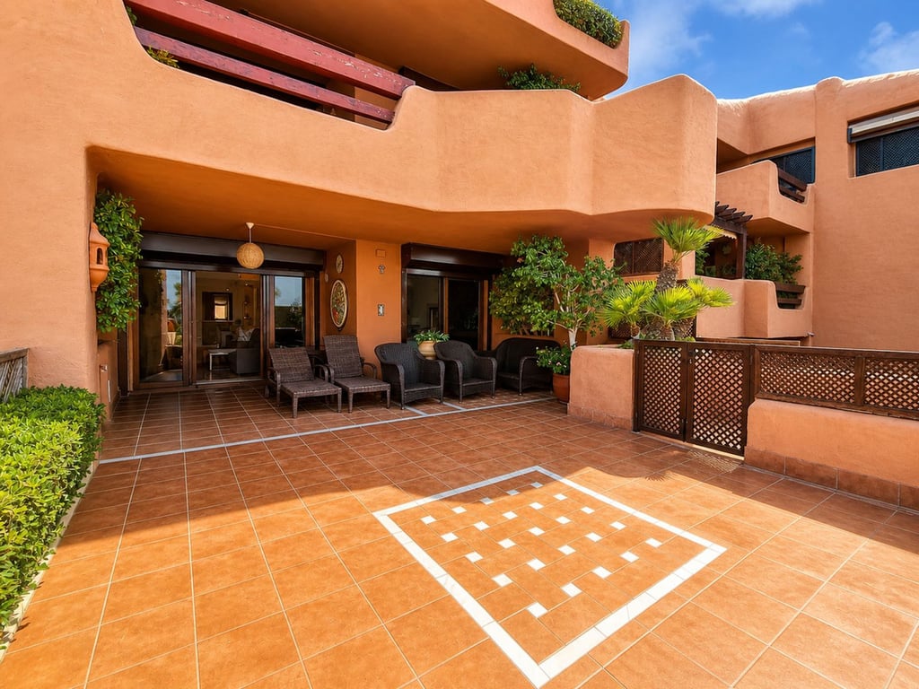 Apartment in Estepona - Image 2