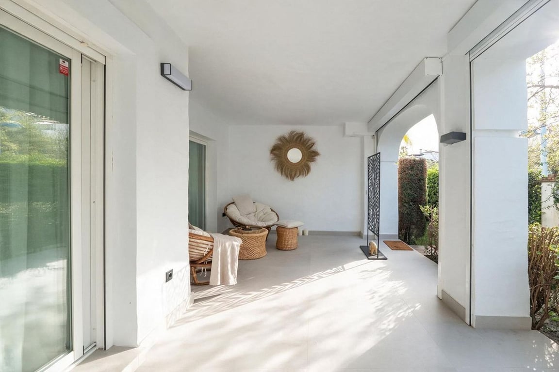 Apartment in Nueva Andalucia - Image 3