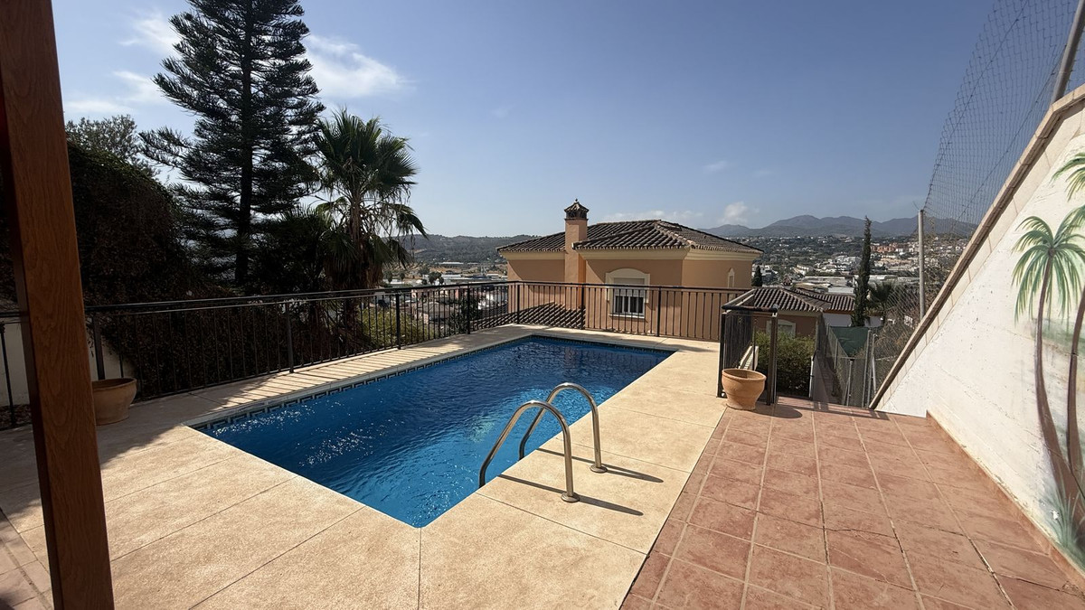 Villa in Coin - Image 2