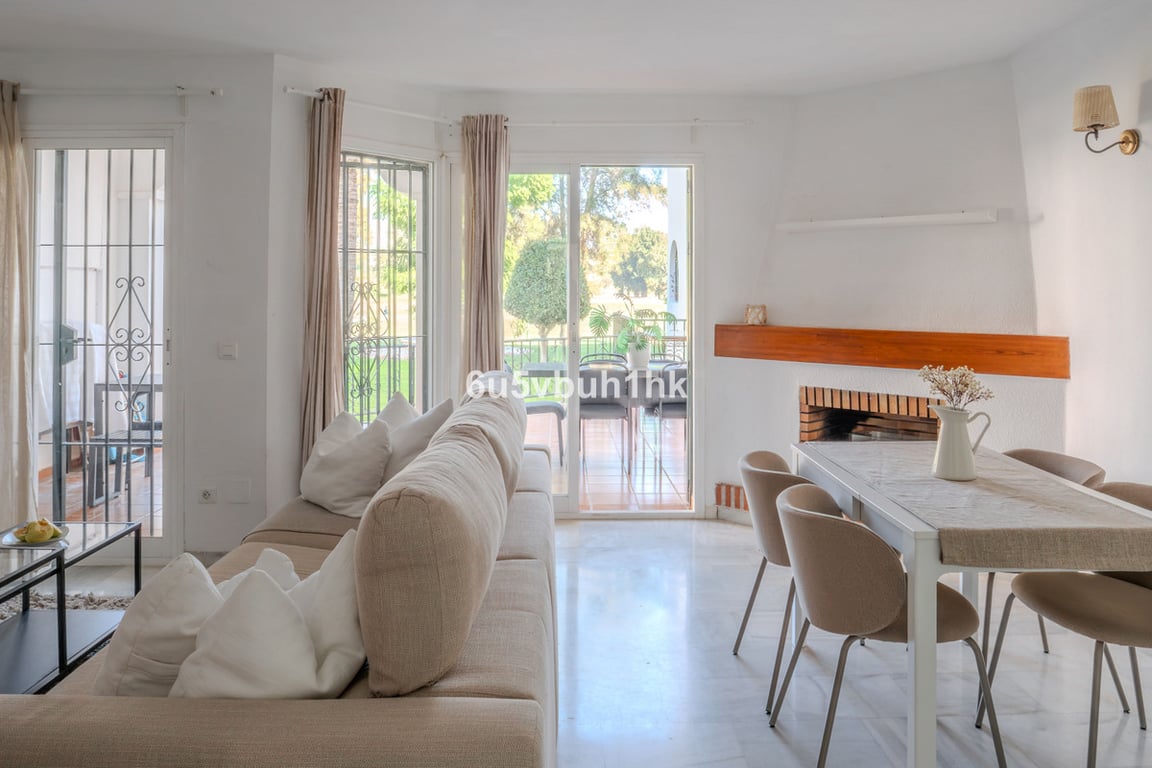 Apartment in Mijas Costa - Image 3