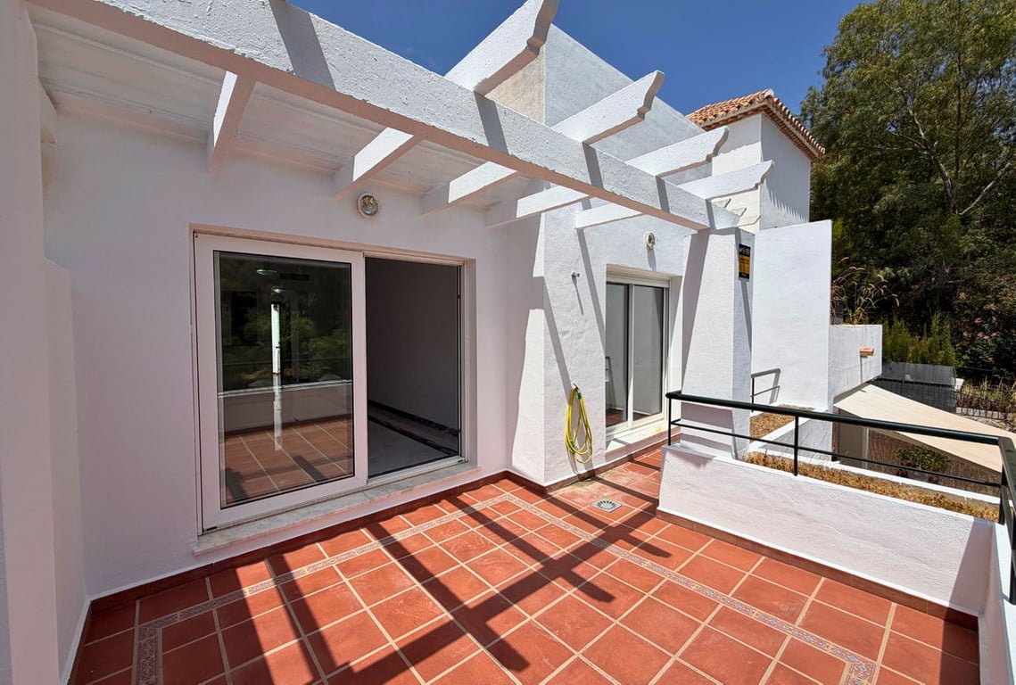 Penthouse in Nueva Andalucia - Image 2