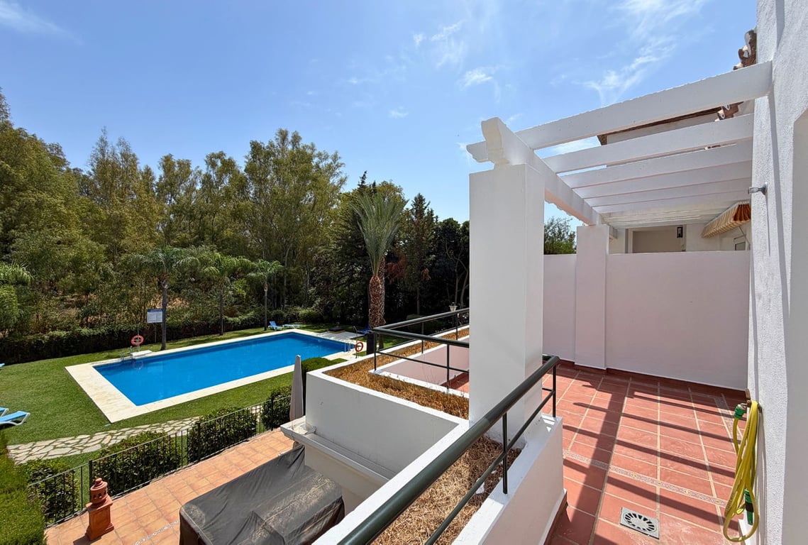 Penthouse in Nueva Andalucia - Image 3