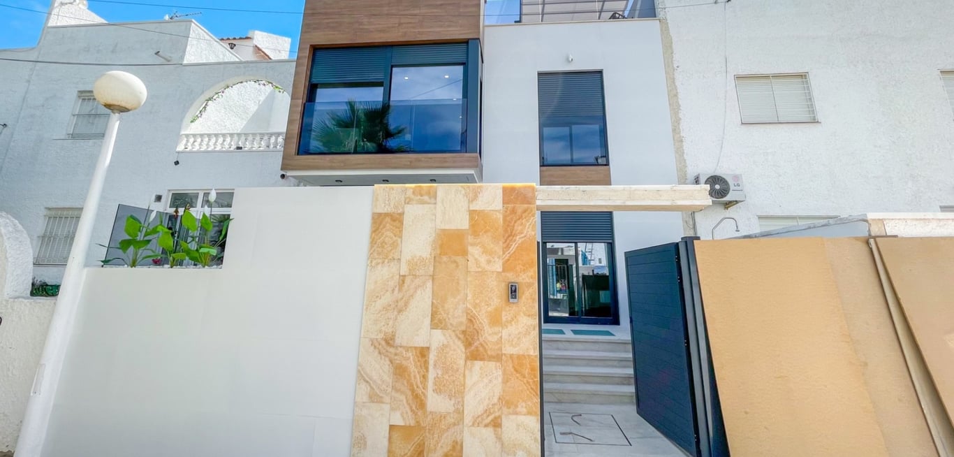 House in Torrevieja - Image 3
