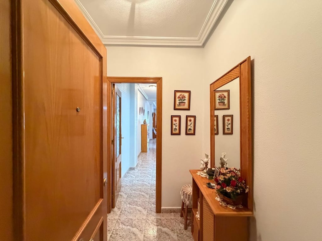 Apartment in Torrevieja - Image 2