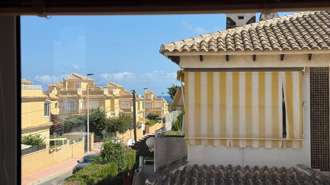 House in Torrevieja - Image 3