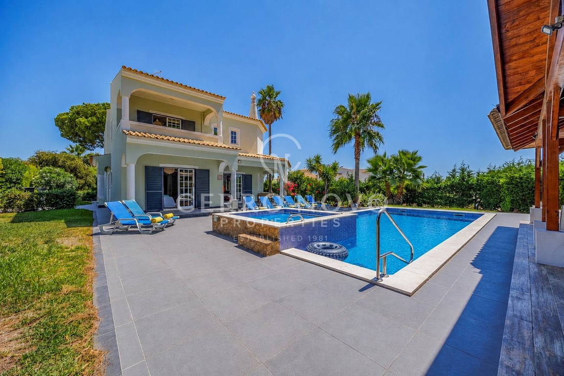 Villa in Branqueira