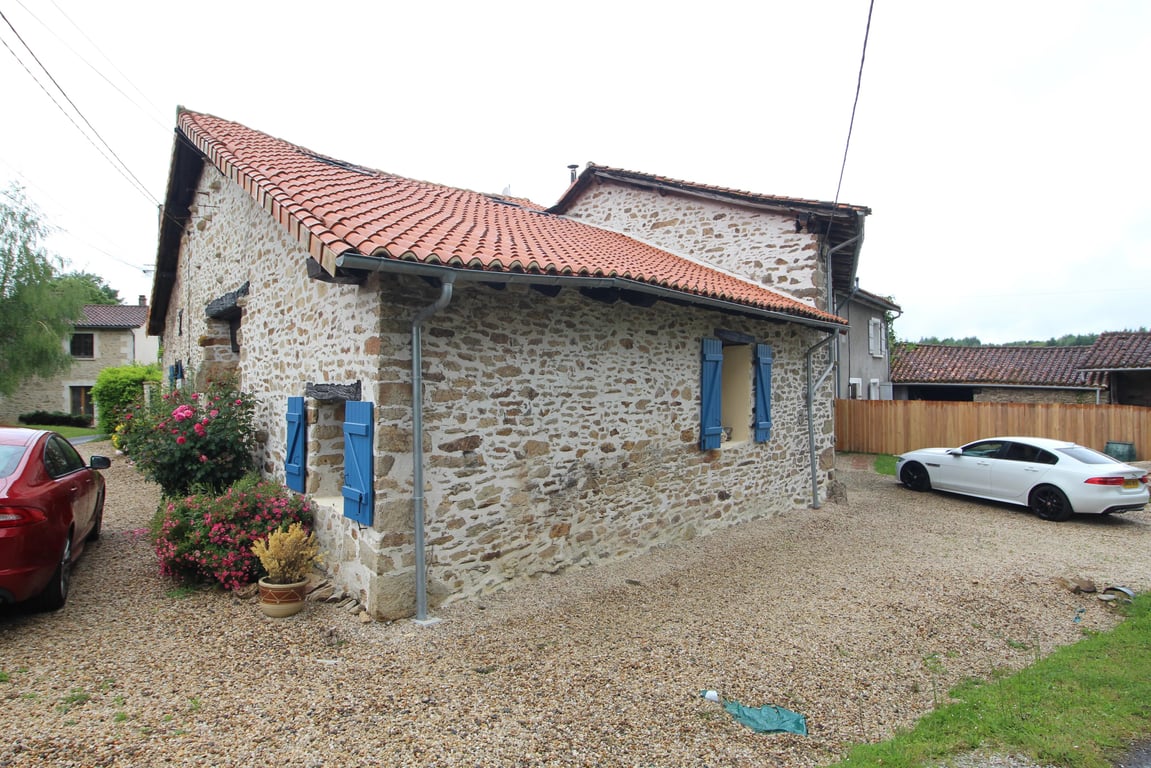 House in Le Lindois - Image 2