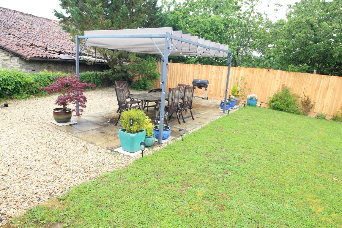 House in Le Lindois - Image 3