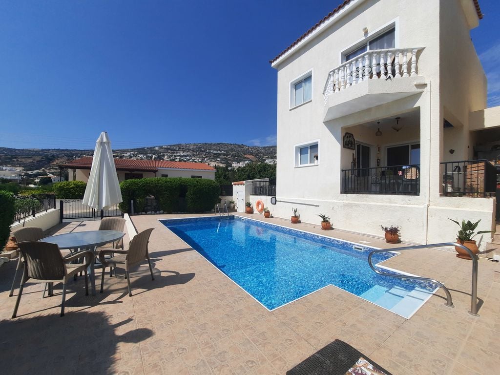 Villa in Pegeia - Image 3