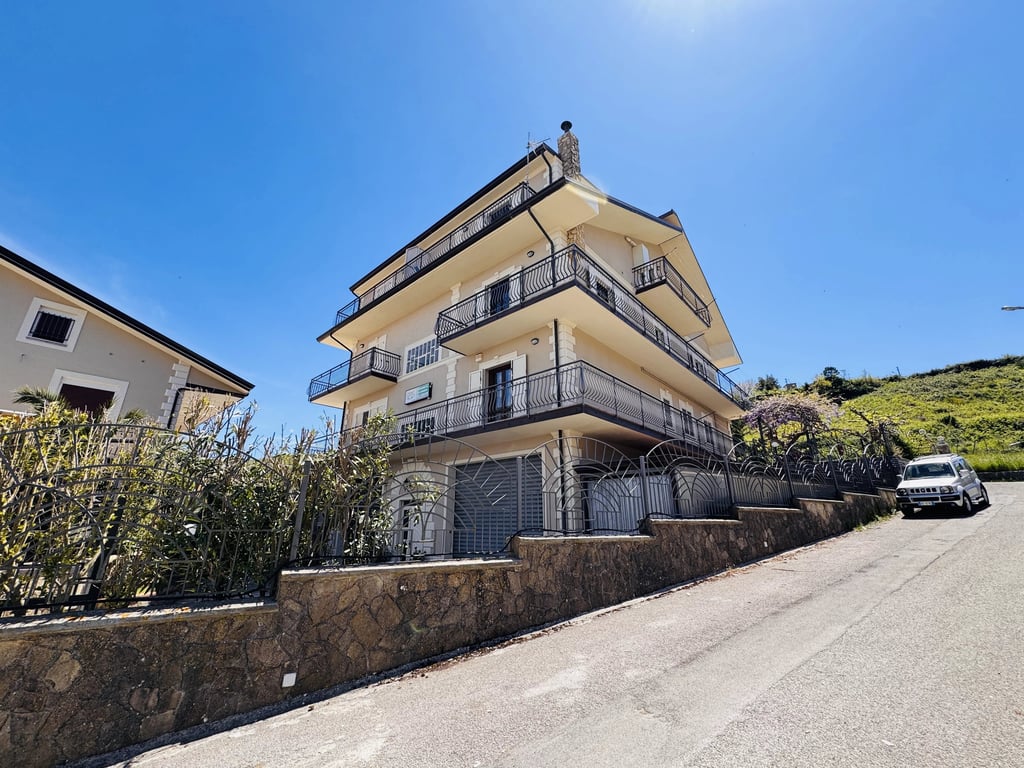 Apartment in Mistretta - Image 2