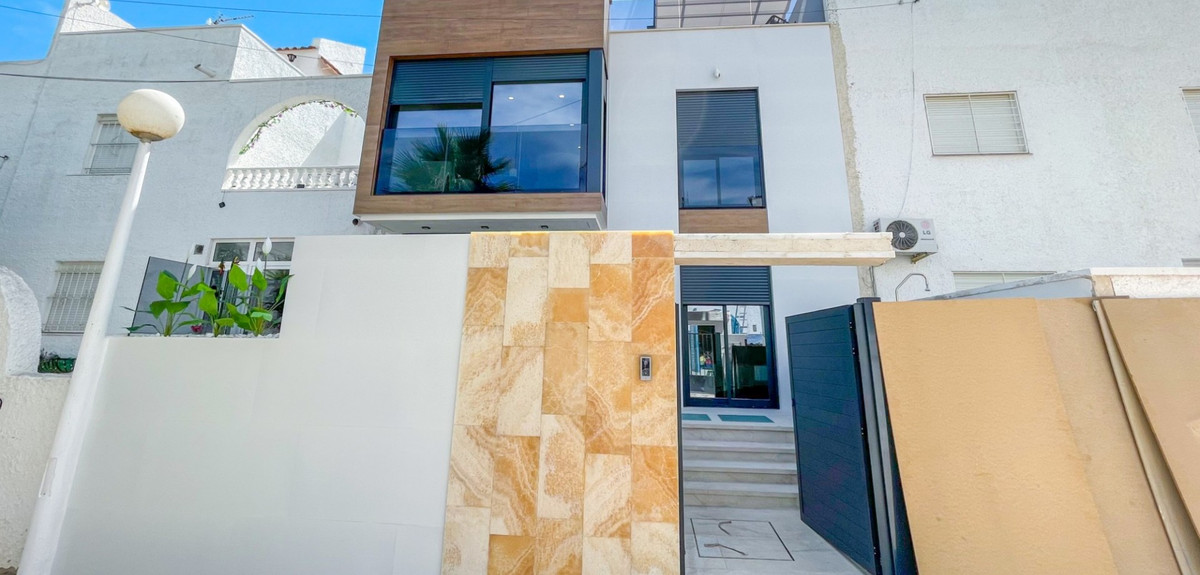 House in Torrevieja - Image 3
