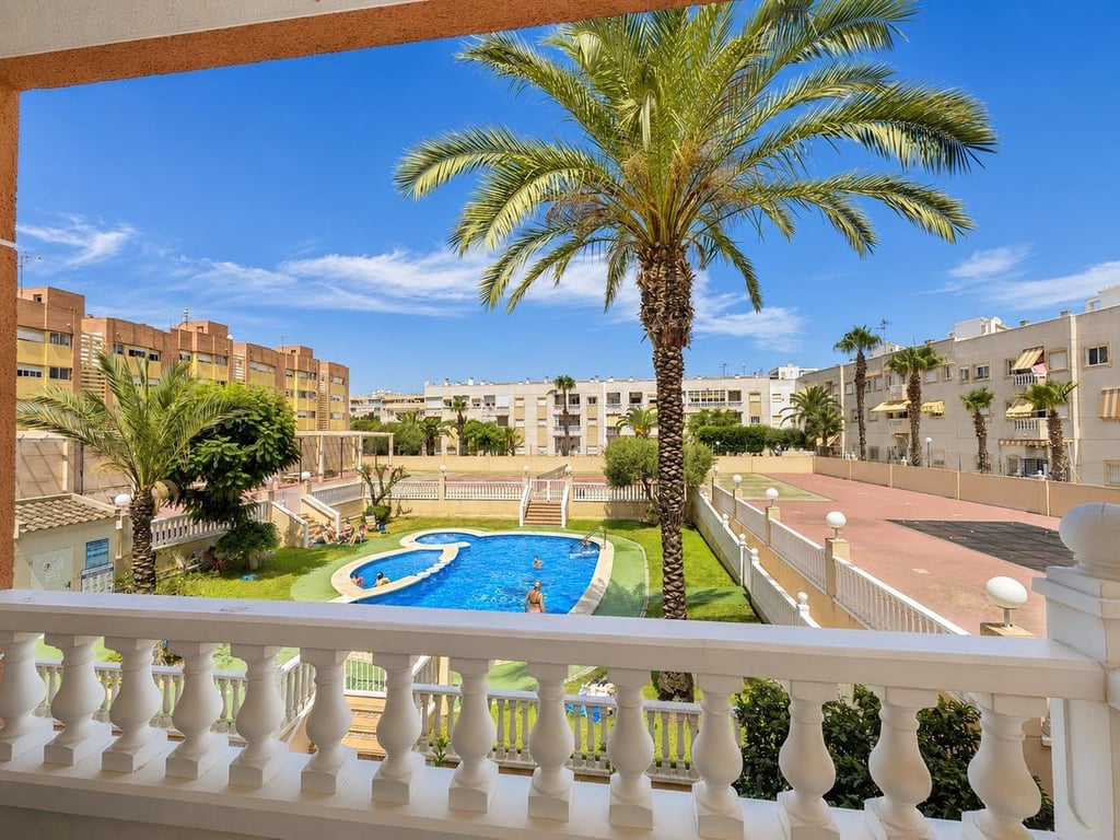 Apartment in Torrevieja - Image 2