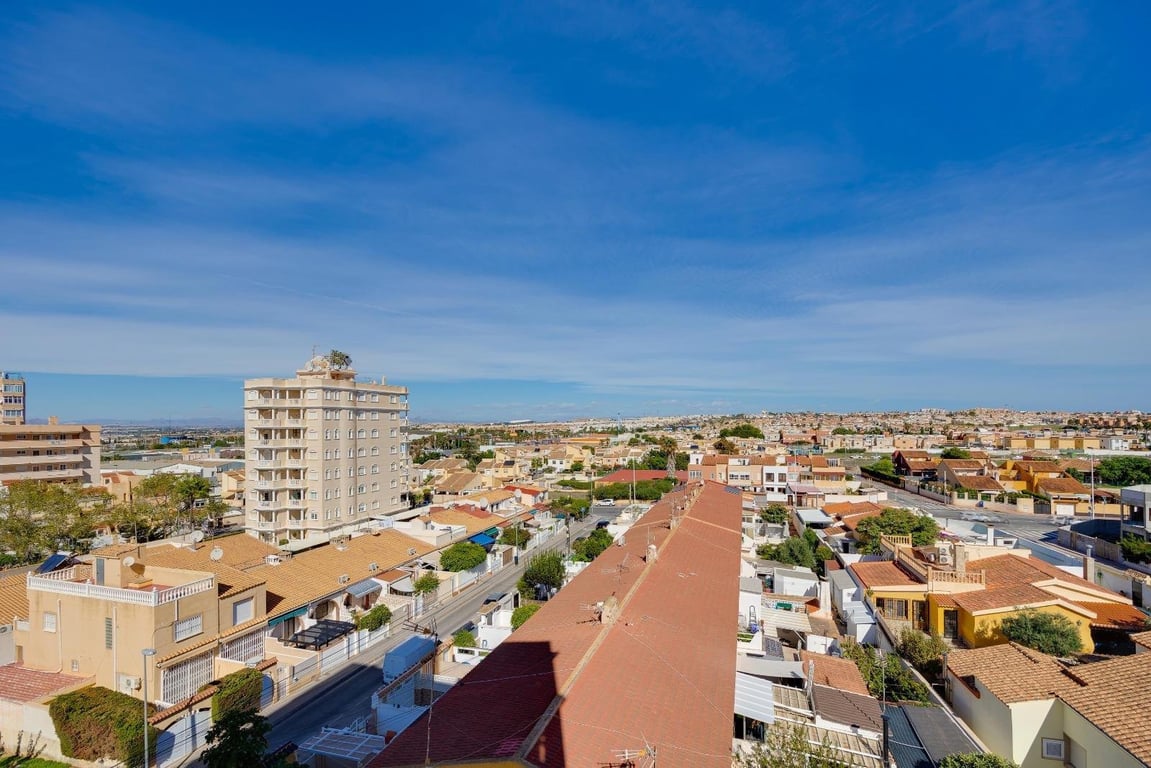 Apartment in Torrevieja - Image 2