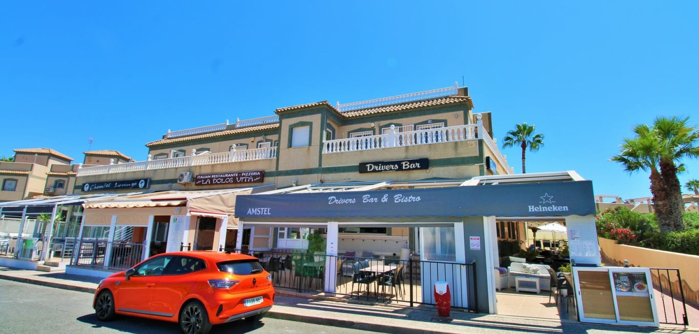 Apartment in Villamartin - Image 3