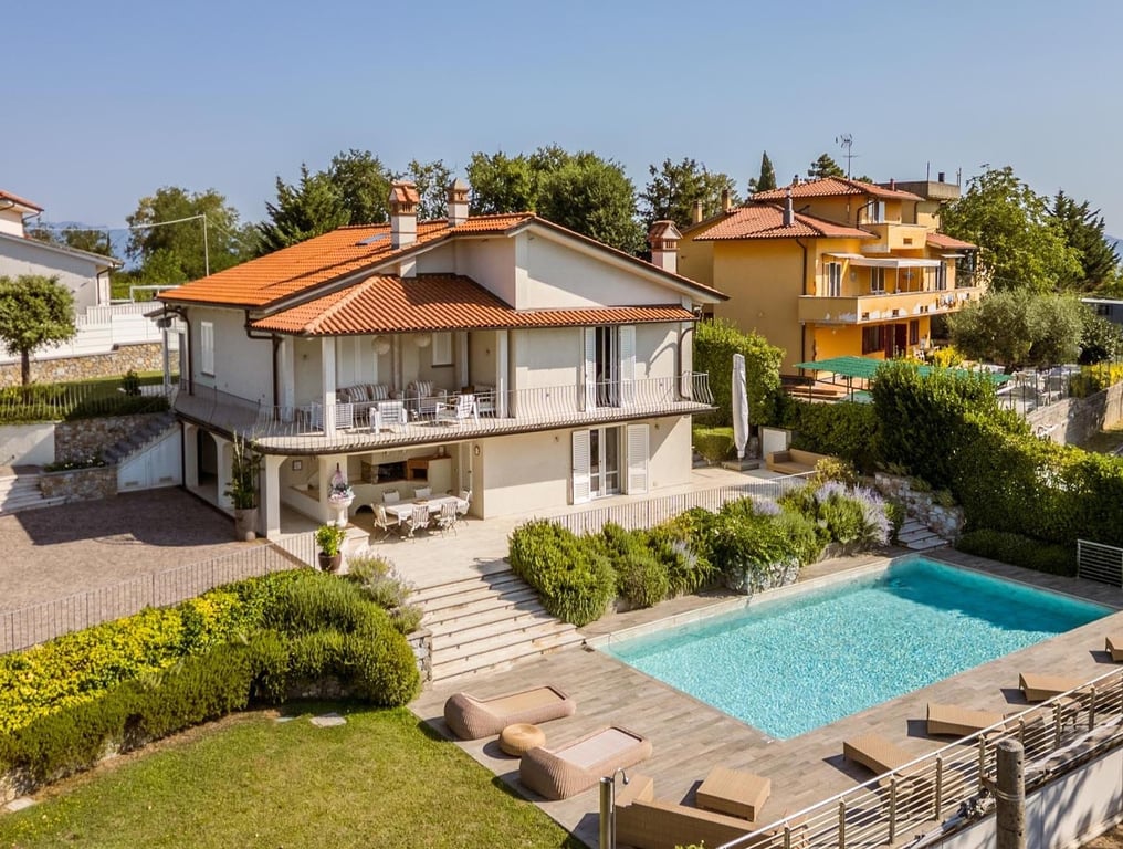 Villa in Larciano