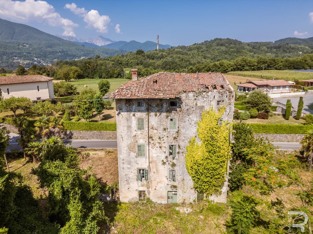 Villa in Castiglione di Garfagnana - Image 2
