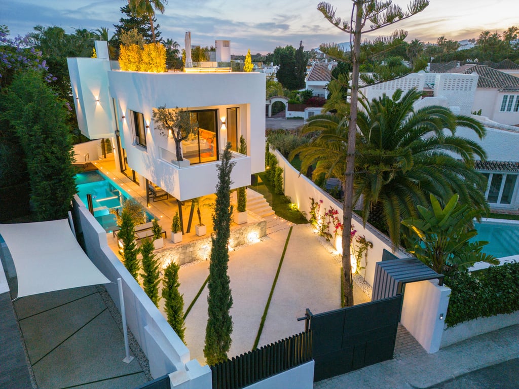 Villa in Nueva Andalucia - Image 2
