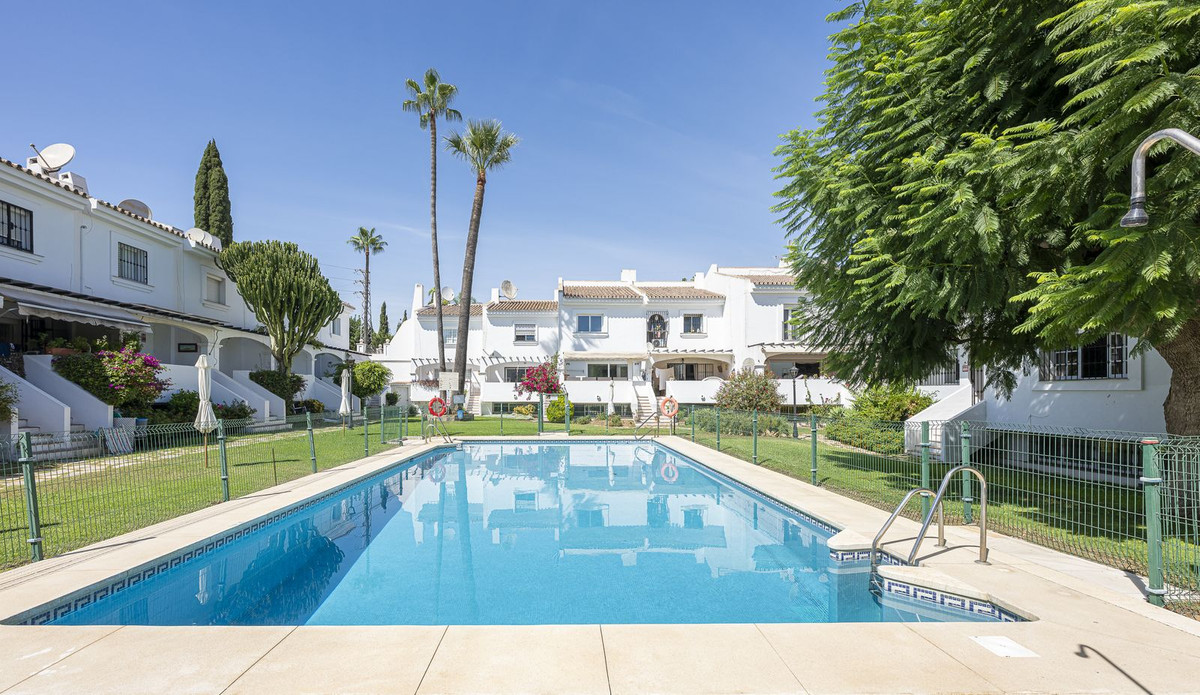 House in Nueva Andalucia
