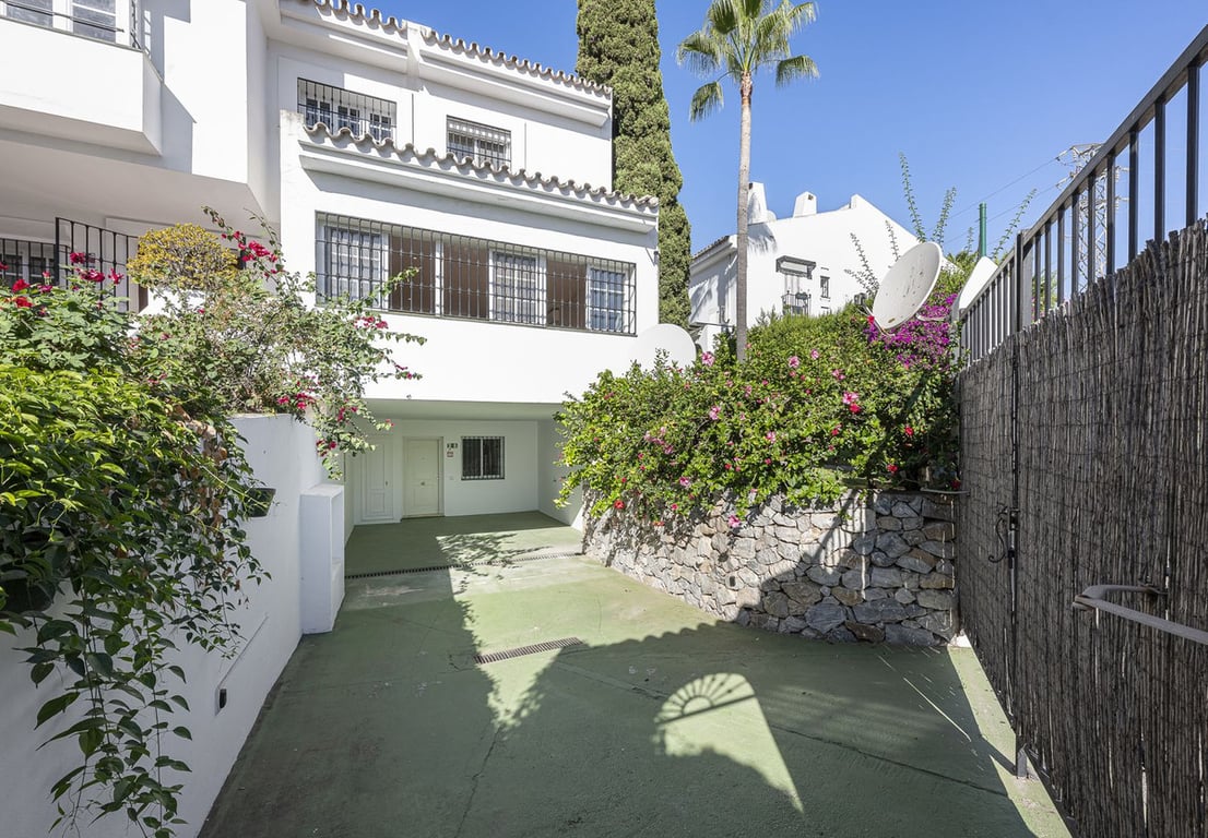 House in Nueva Andalucia - Image 2