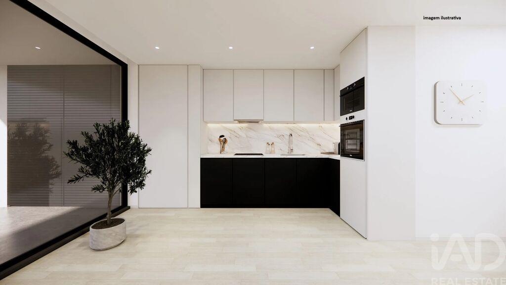 Apartment in Costa - Image 3