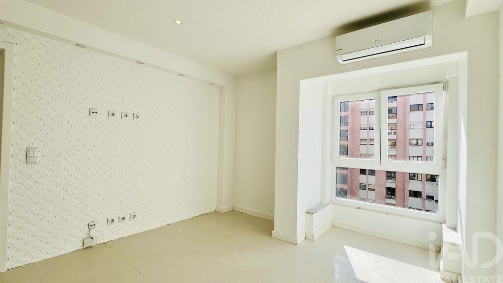 Apartment in Setubal - Image 3