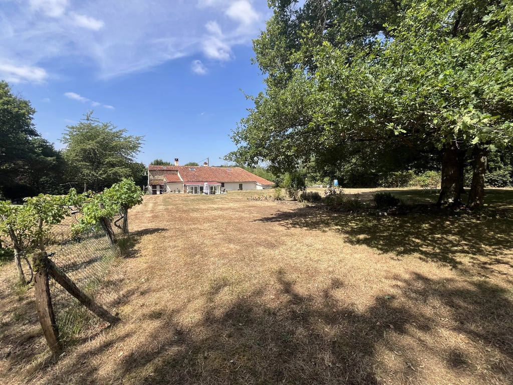 House in Oradour-Saint-Genest - Image 2