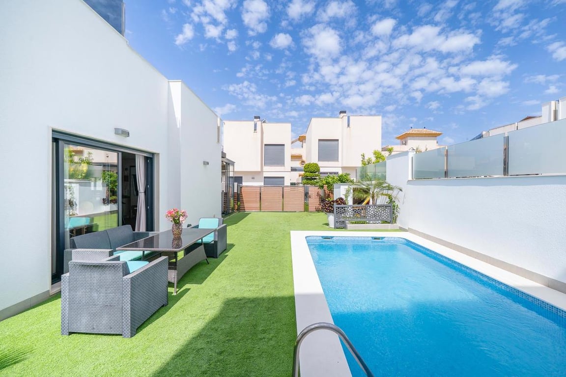 Villa in Torrevieja - Image 2