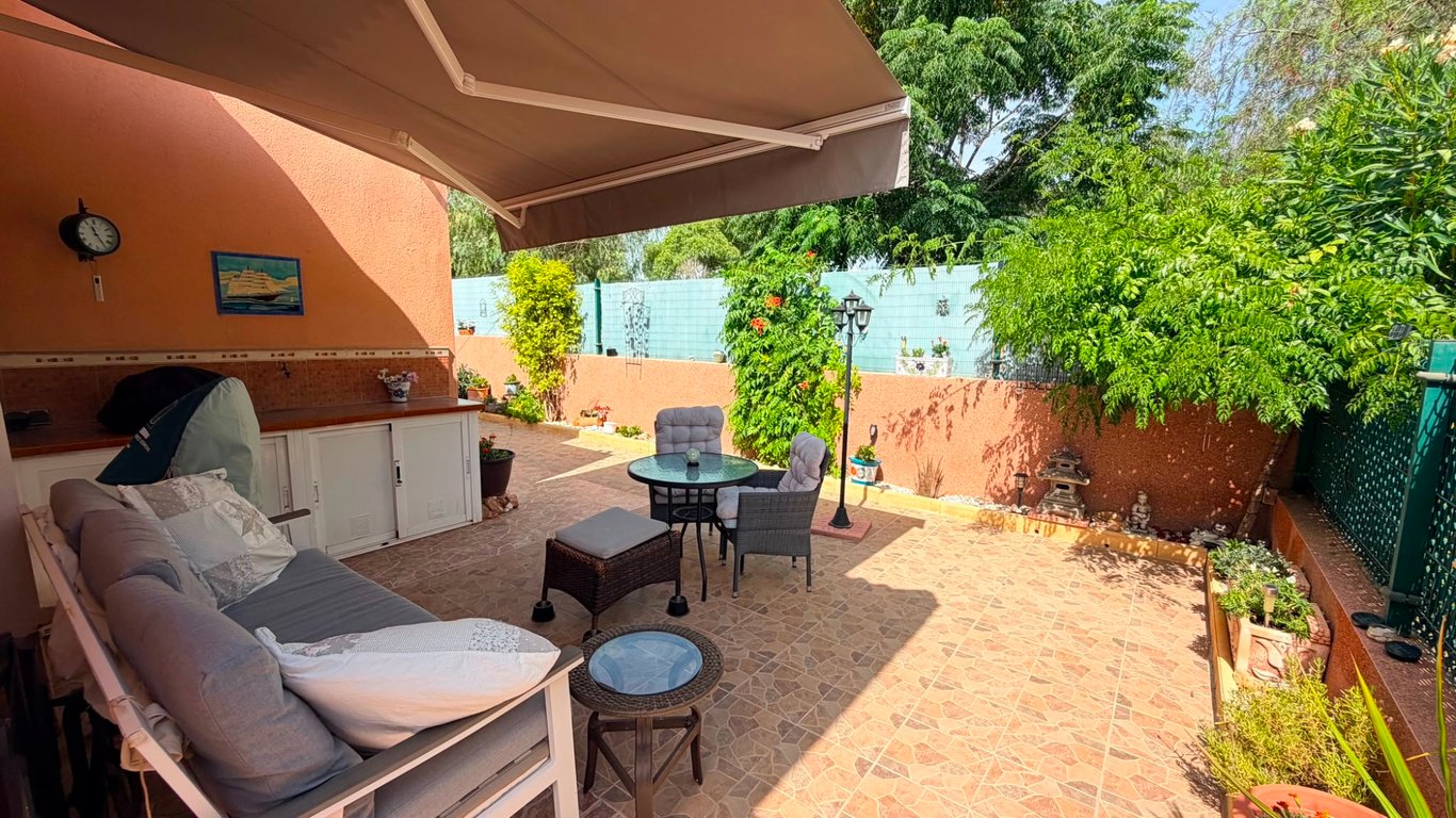 Villa in Los Montesinos - Image 3