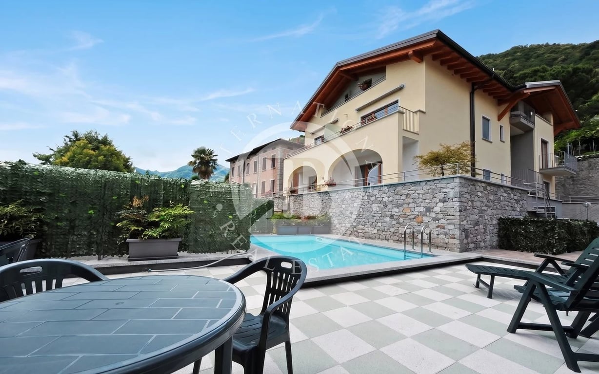 Apartment in Domaso - Image 2