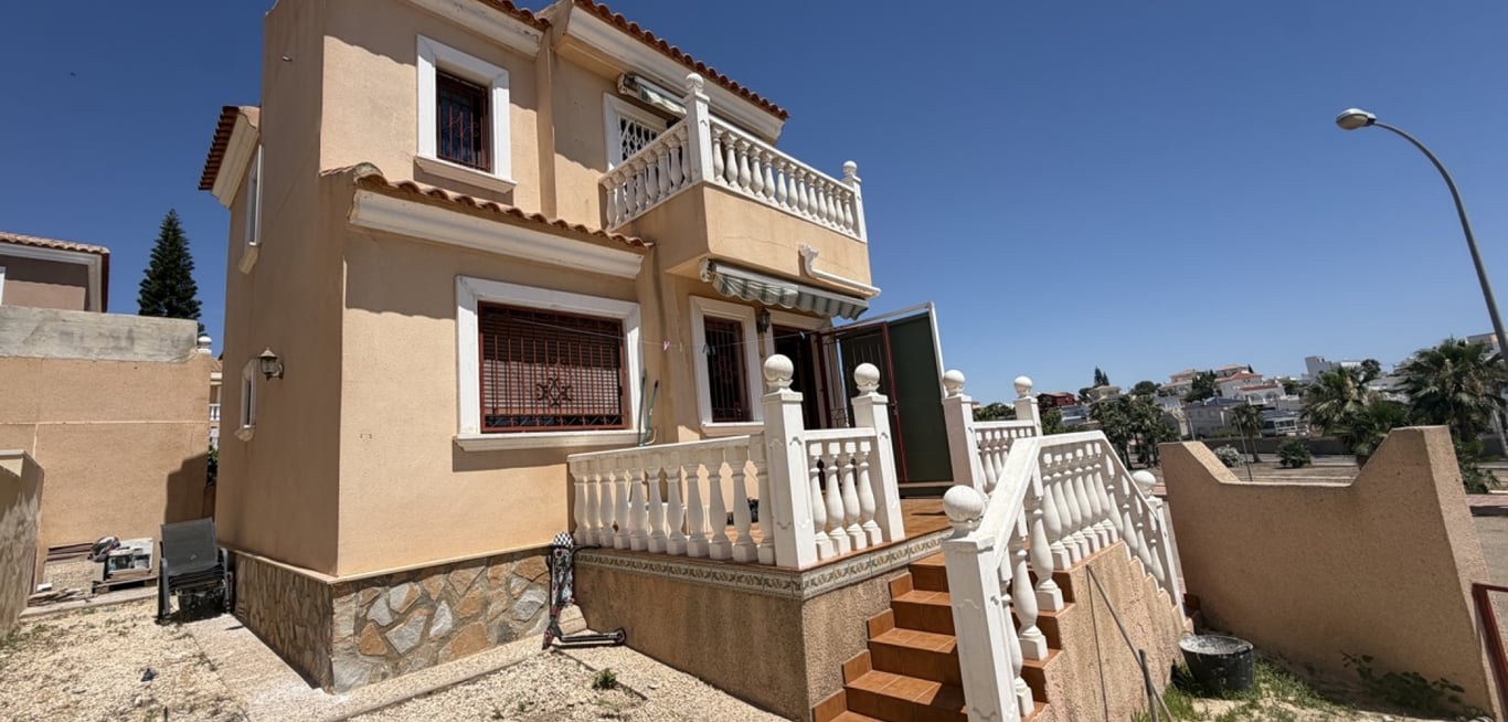 House in Villamartin - Image 2