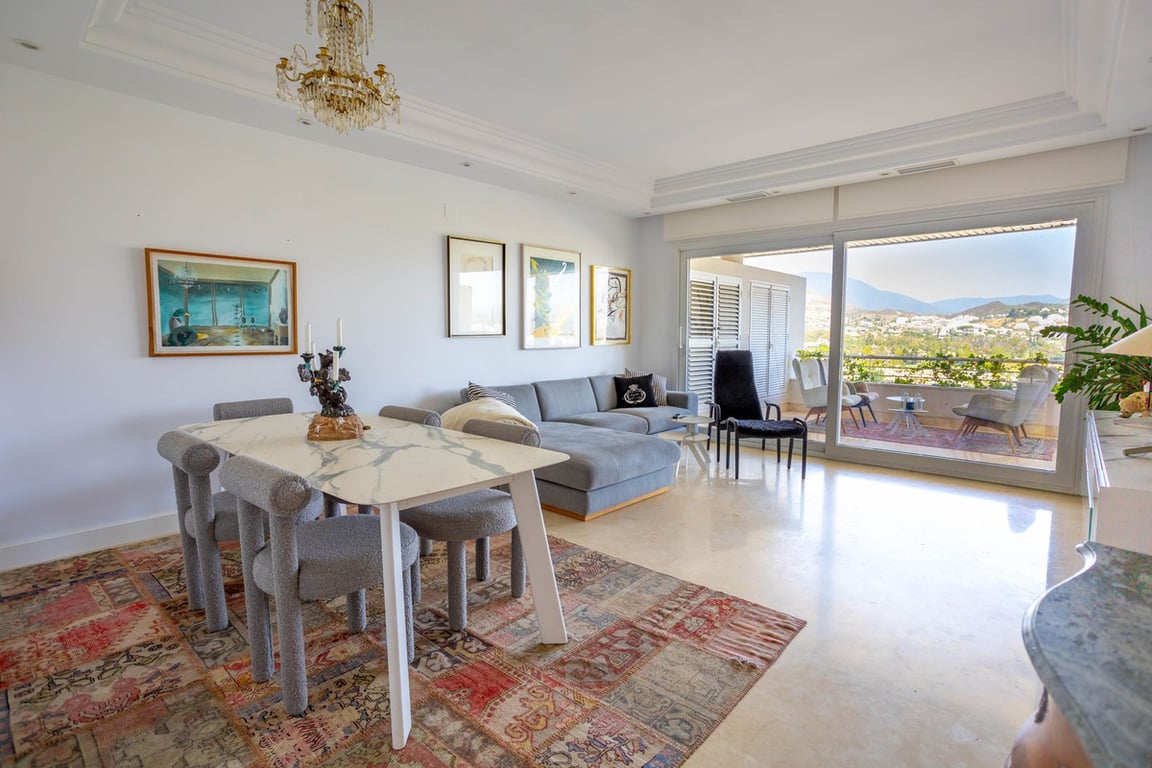 Apartment in Nueva Andalucia - Image 3