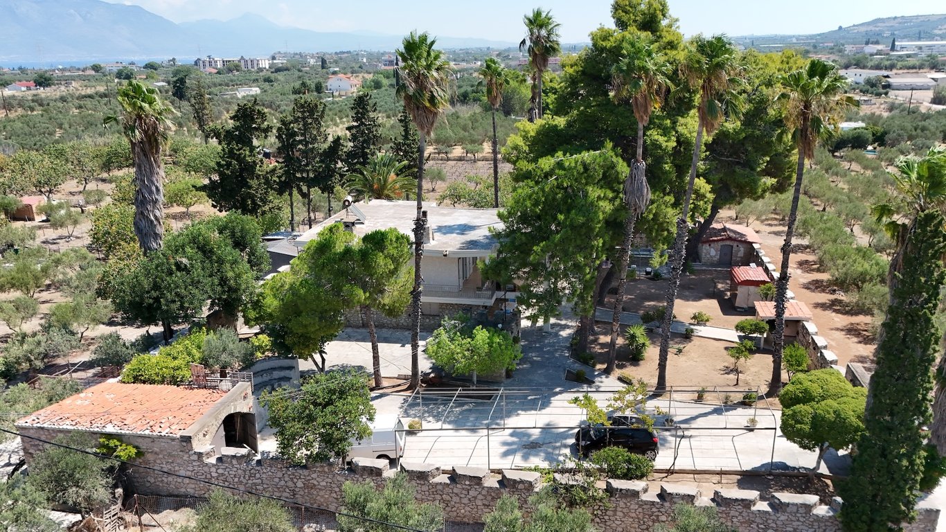 House in Corinth - Image 2