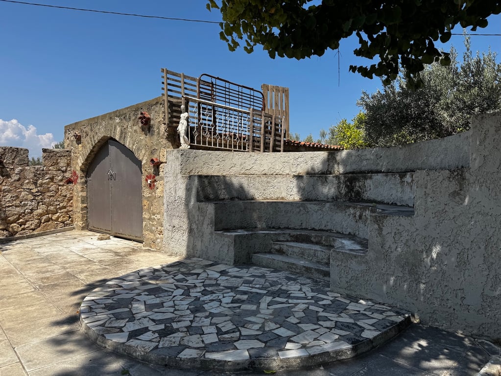 House in Corinth - Image 3