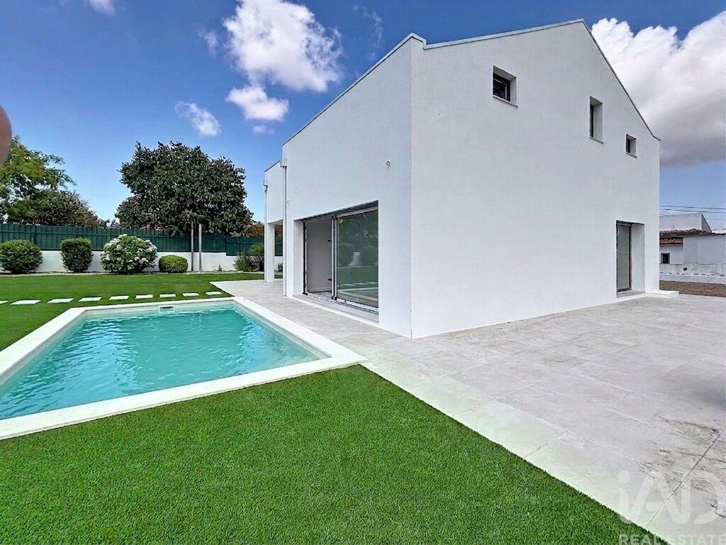 House in Brejos de Azeitao - Image 3
